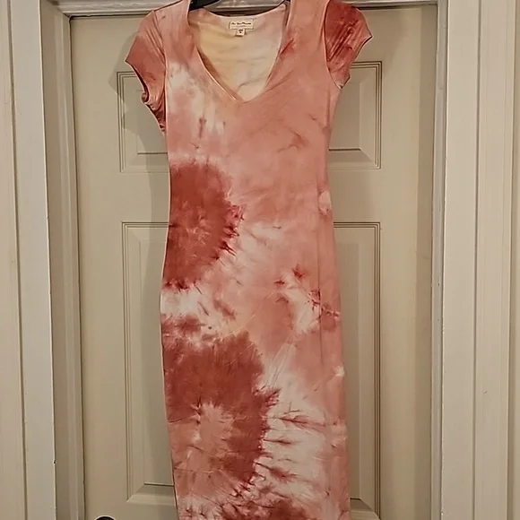 pink tie dye bodycon dress Final Sale Plus Size Bodycon Maxi Dress in Pink & White Tie Dye – Chic And  Curvy main image 1
